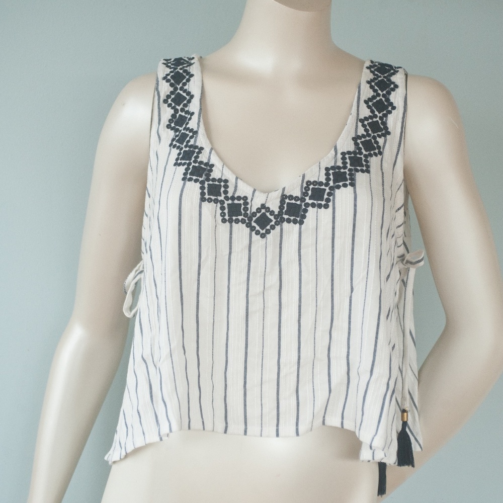 NWT L*Space Embroidered Tassel Tie Sides Bridget Top - Picture 5 of 9